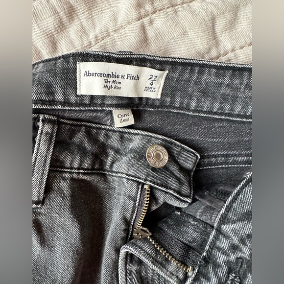Abercrombie & Fitch Mom Jeans - size 27 - Picture 4 of 4